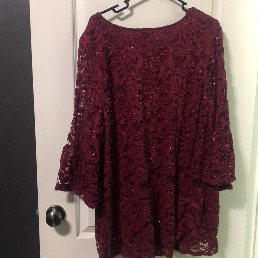 Catherine’s burgundy sequence top gently used size 2x - Picture 4 of 4
